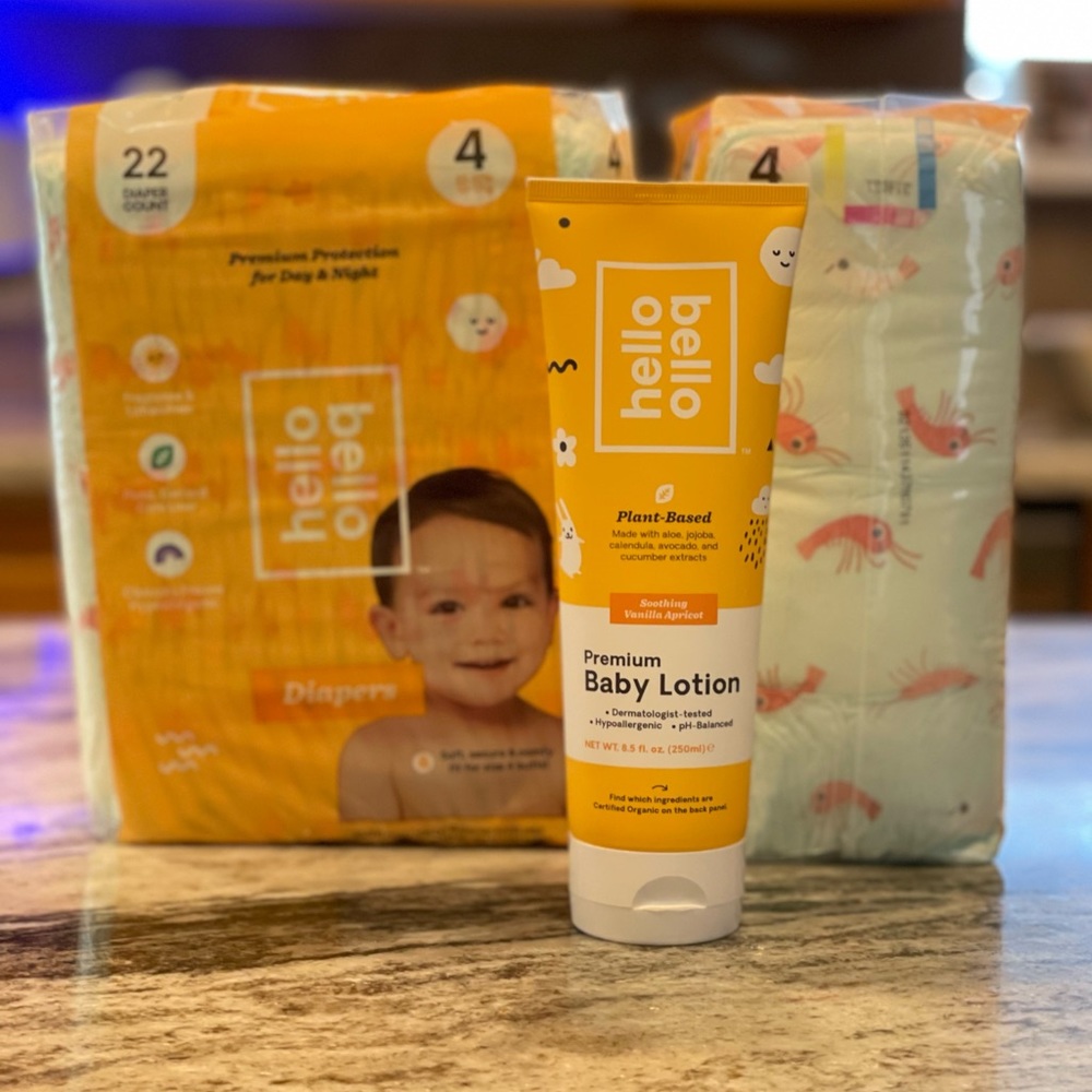 Hello Bello Whippersnappers Size 4 Diapers Vanilla Apricot Soothing Baby Lotion